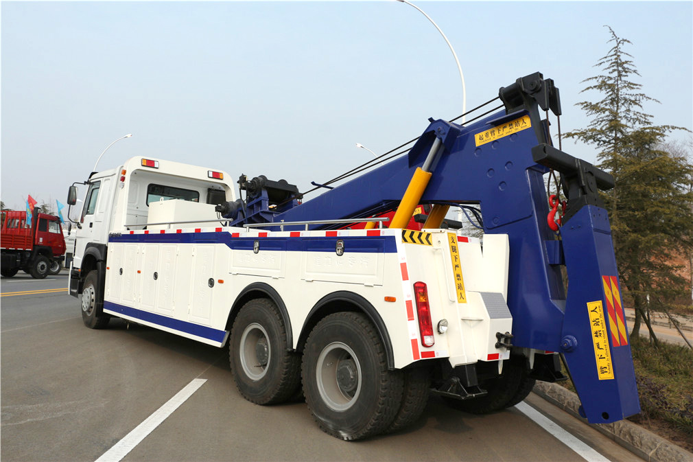 重汽後八輪一拖一清障車
