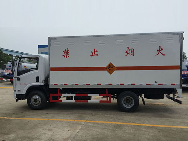 陝汽5米1（3.3噸）爆破器材車