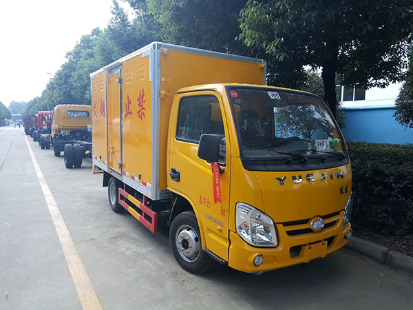 躍進3.3米毒性感染性廂式車