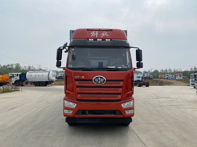 解放J6L前四後八易燃氣體廂式運輸車