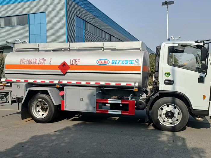 東風華神T3 8.2方加油車