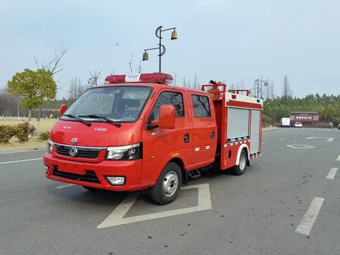 東風途逸藍牌水罐消防車
